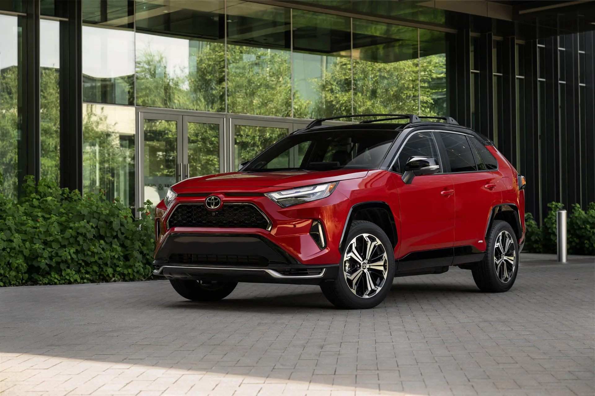 تبلغ تكلفة سيارة تويوتا RAV4 Plug-In Hybrid موديل 2025 45.260 دولارًا أمريكيًا تبلغ تكلفة سيارة تويوتا RAV4 Plug-In Hybrid موديل 2025 45.260 دولارًا أمريكيًا