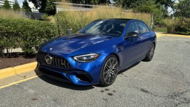 قيادة سيارة مرسيدس AMG C 63 SE موديل 2024