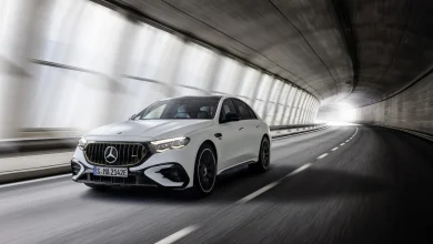 تبلغ تكلفة سيارة مرسيدس AMG E 53 Hybrid 2025 89.150 دولارًا مع نطاق كهربائي يبلغ 42 ميلًا