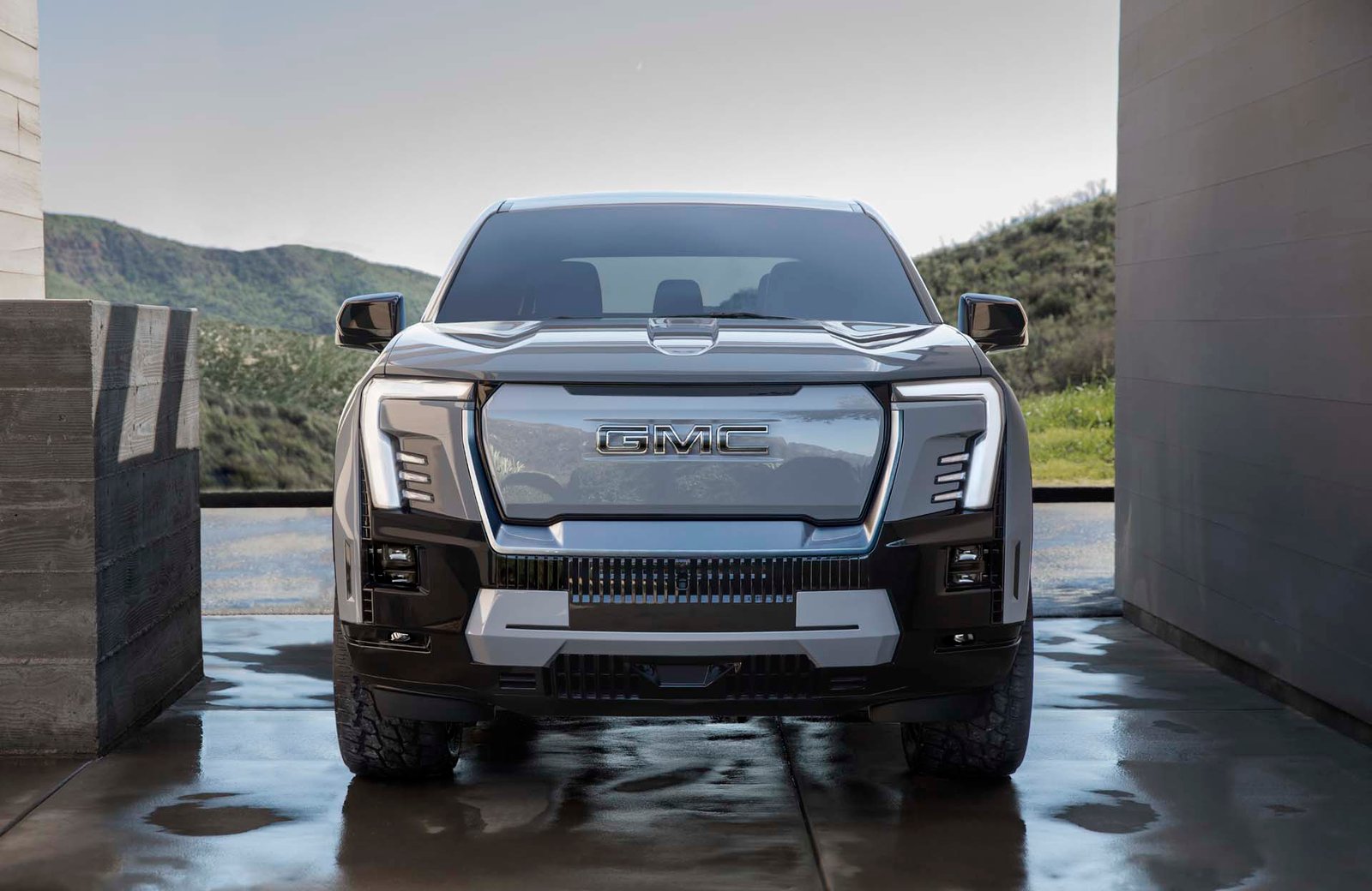 تم استدعاء سيارة GMC Sierra EV لأن إشارات الانعطاف قد تكون خافتة للغاية تم استدعاء سيارة GMC Sierra EV لأن إشارات الانعطاف قد تكون خافتة للغاية