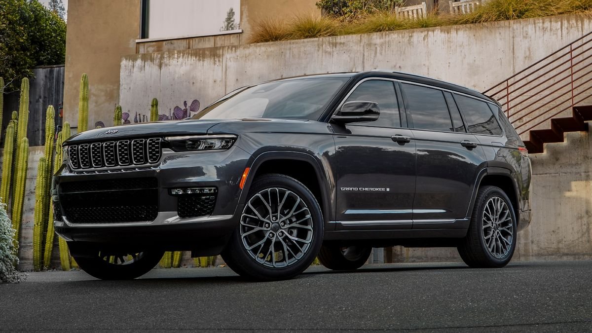 جيب تستدعي سيارات جراند شيروكي L SUV بسبب سرعة خاطئة