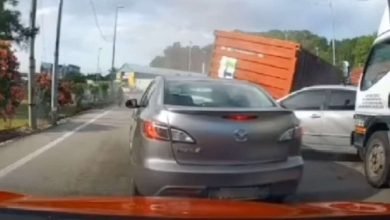 Kontena jatuh dari lori di Bukit Mertajam، القنب kereta dipersimpangan lampu isyarat؛ seorang maut