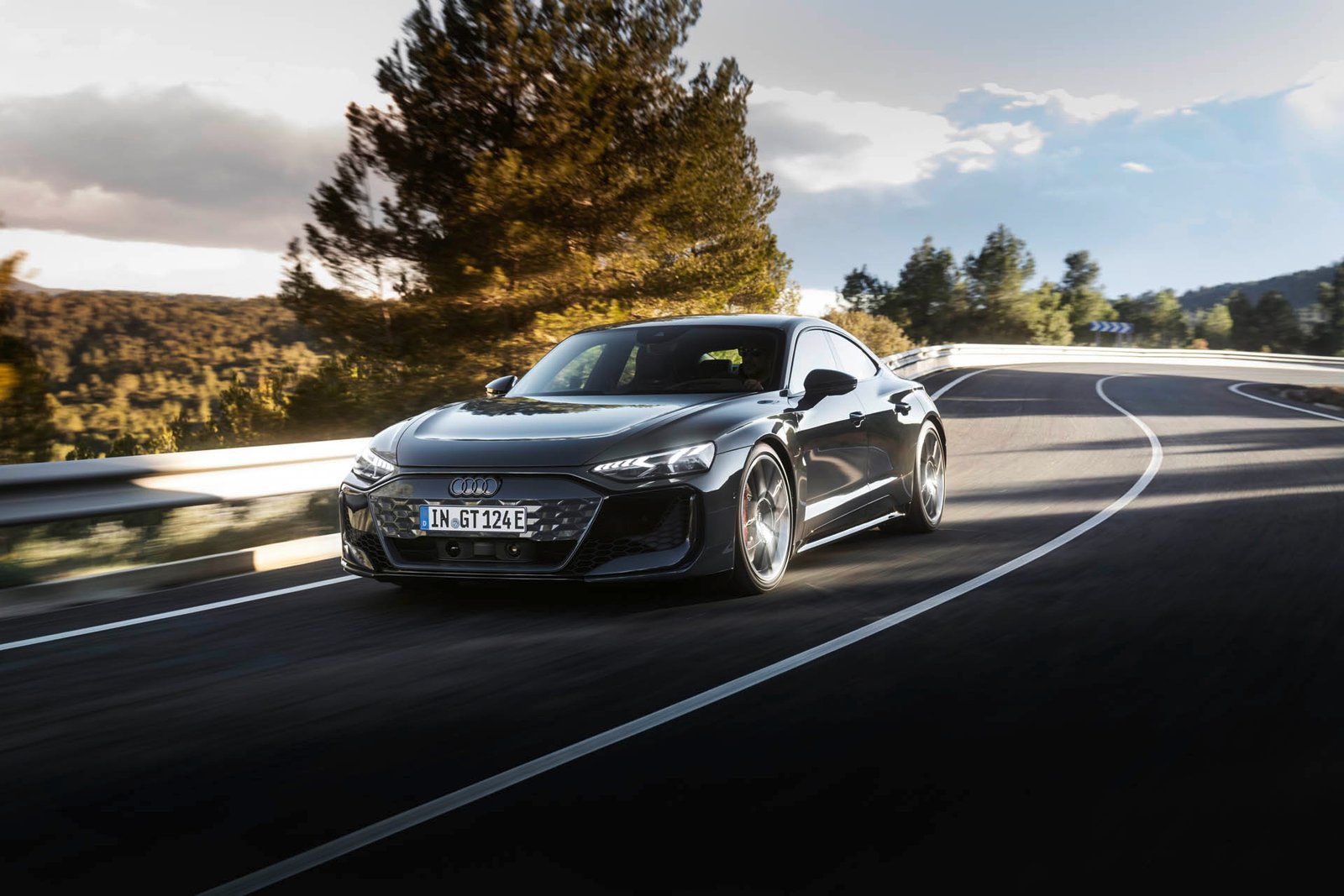 أودي E-Tron GT موديل 2025 تحصل على زيادة في الأسعار تصل إلى 18.800 دولار أودي E-Tron GT موديل 2025 تحصل على زيادة في الأسعار تصل إلى 18.800 دولار