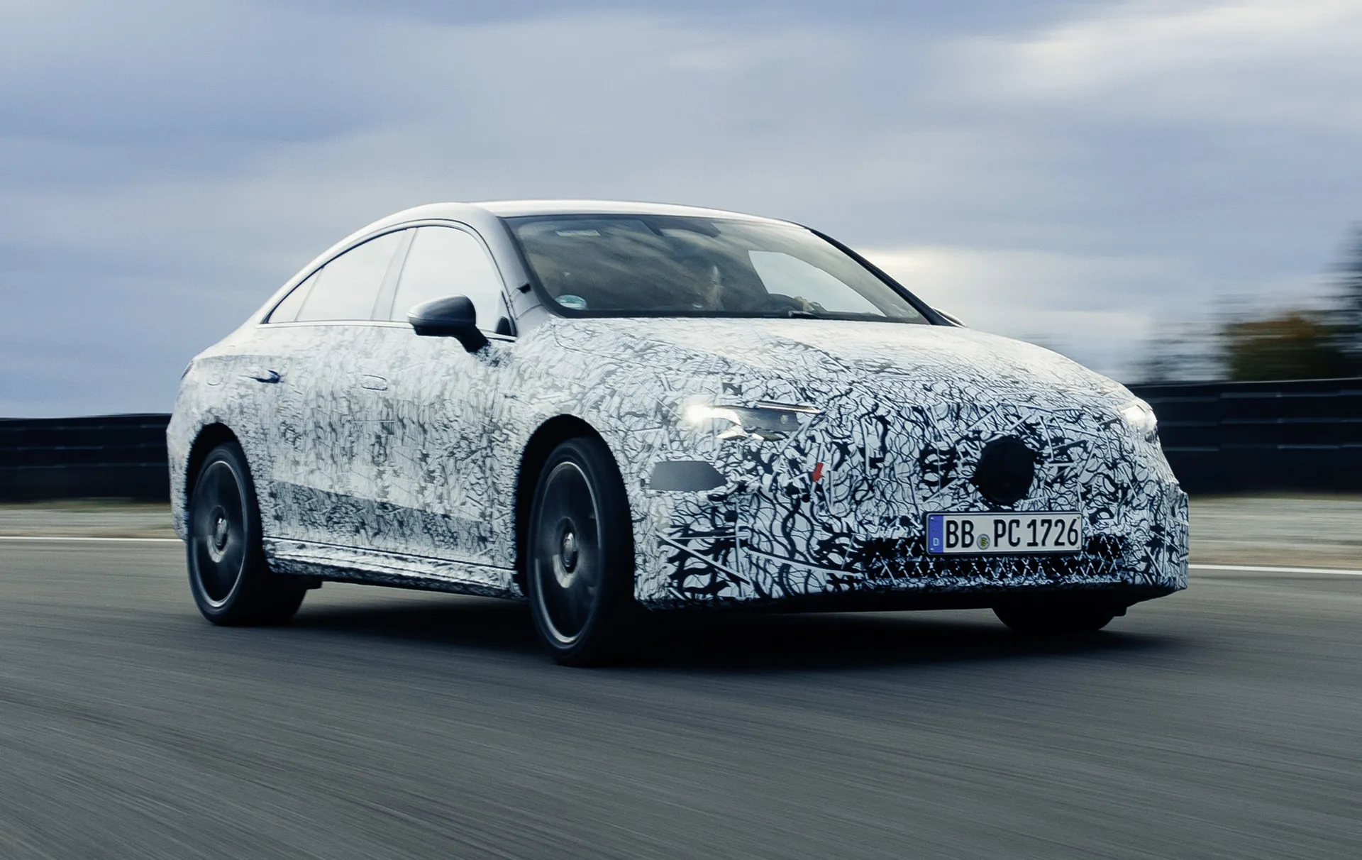 تم التشويق لسيارة 2026 Mercedes-Benz CLA EV مع التركيز على الكفاءة