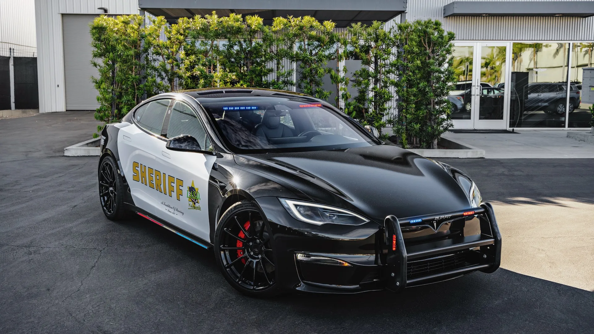 تقارير Tesla Model S Plaid عن واجب الشرطة تقارير Tesla Model S Plaid عن واجب الشرطة