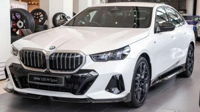 BMW 520i M Sport مع أجزاء M Performance في معرض Auto Bavaria – عجلات وإطارات مقاس 21 بوصة، مع إضافة ألياف الكربون