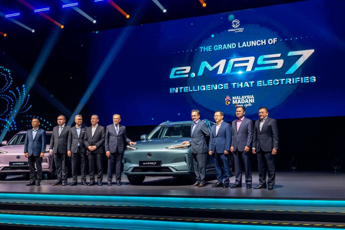لن تكون Proton eMas 7 هي الوسيلة الوحيدة المستخدمة في ASEAN 2025؛ المركبات الكهربائية الأخرى أيضًا، الأسطول الحكومي يتحول إلى الكهرباء على مراحل لن تكون Proton eMas 7 هي الوسيلة الوحيدة المستخدمة في ASEAN 2025؛ المركبات الكهربائية الأخرى أيضًا، الأسطول الحكومي يتحول إلى الكهرباء على مراحل
