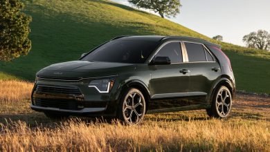 مقارنة بين كيا نيرو 2025 وتويوتا كورولا كروس هايبرد 2025