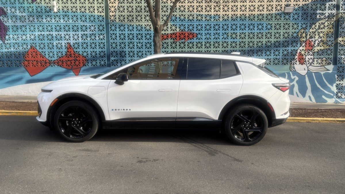 قيادة سيارة شيفروليه اكوينوكس EV موديل 2025 قيادة سيارة شيفروليه اكوينوكس EV موديل 2025