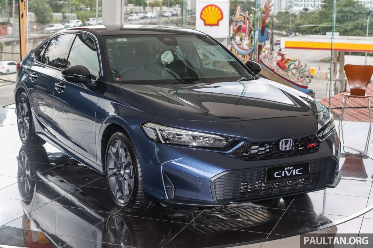 هوندا سيفيك 2025 المحسنة – اللون الخارجي الجديد Canyon River Blue Metallic يحل محل اللون الفضي المعدني هوندا سيفيك 2025 المحسنة – اللون الخارجي الجديد Canyon River Blue Metallic يحل محل اللون الفضي المعدني