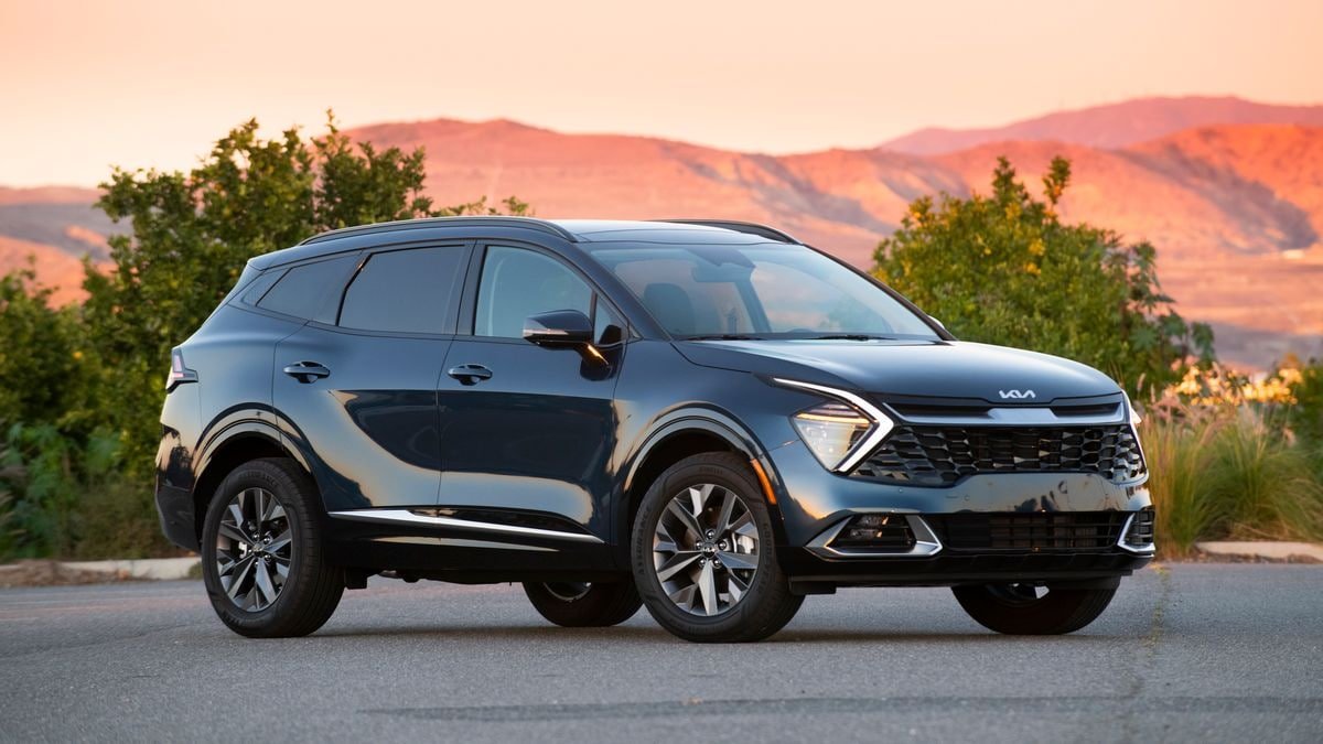 2025 Kia Sportage مقابل 2025 مقارنة Mazda CX-50