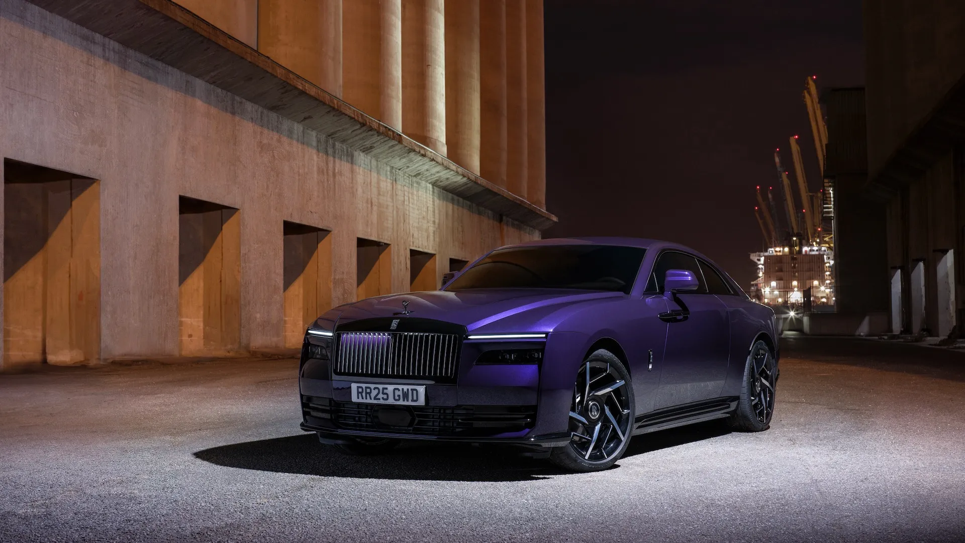 Rolls-Royce Specter يجلب شارة سوداء في عصر كهربائي Rolls-Royce Specter يجلب شارة سوداء في عصر كهربائي