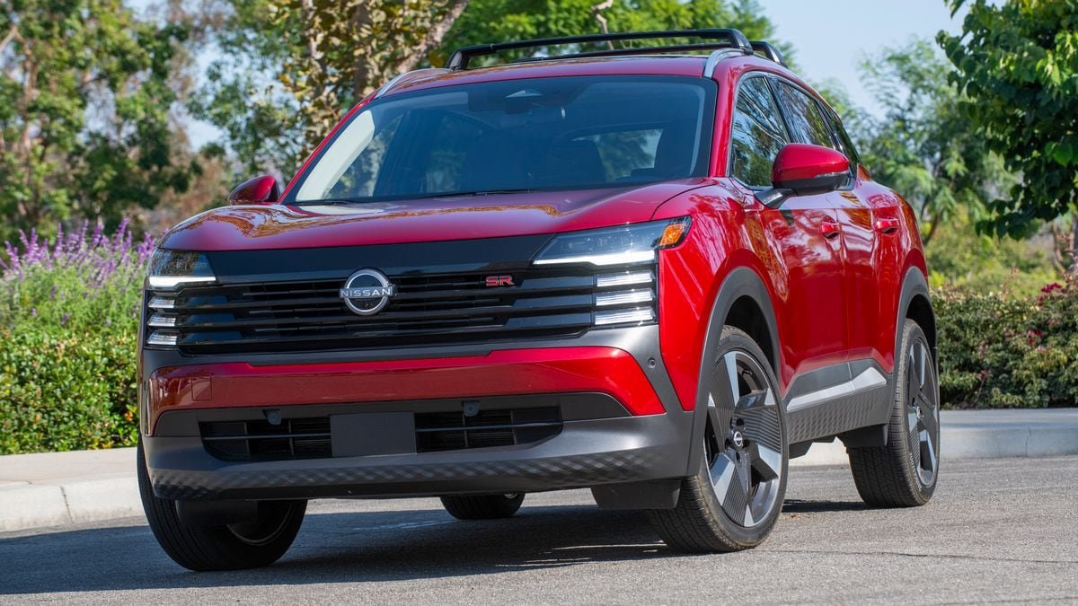 2025 نيسان ركلات مقابل 2025 مقارنة مازدا CX-30
