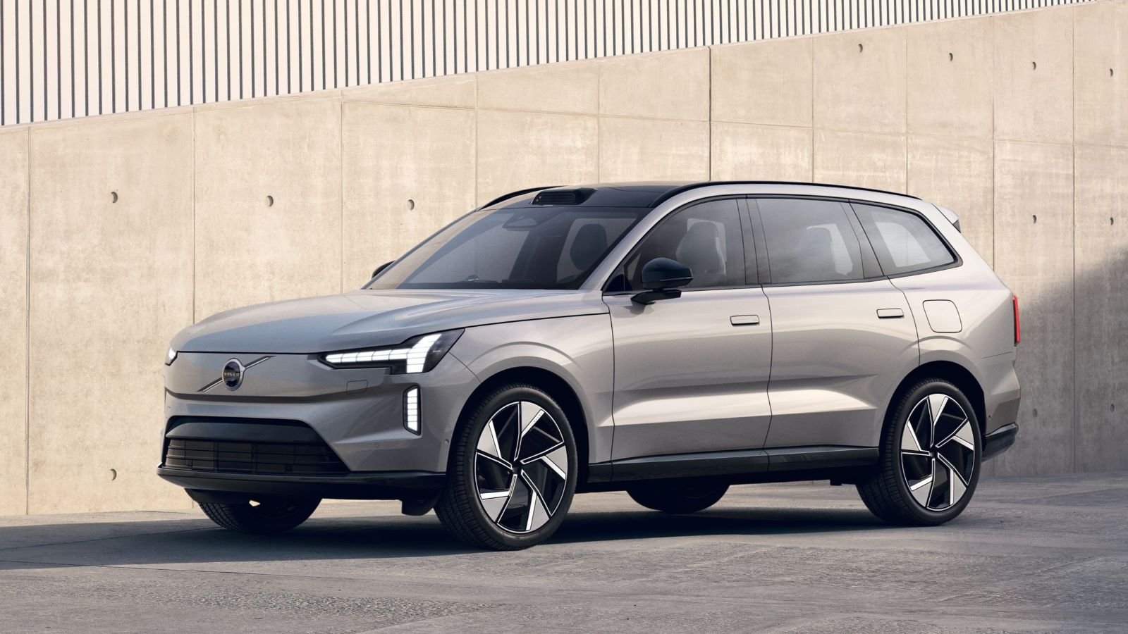 يمكن لمستشعرات Volvo EX90 أن تقلى كاميرا هاتفك (من غير المحتمل))