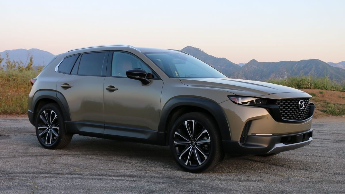 2025 MAZDA CX-50 مقابل 2025 مقارنة Toyota RAV4 2025 MAZDA CX-50 مقابل 2025 مقارنة Toyota RAV4