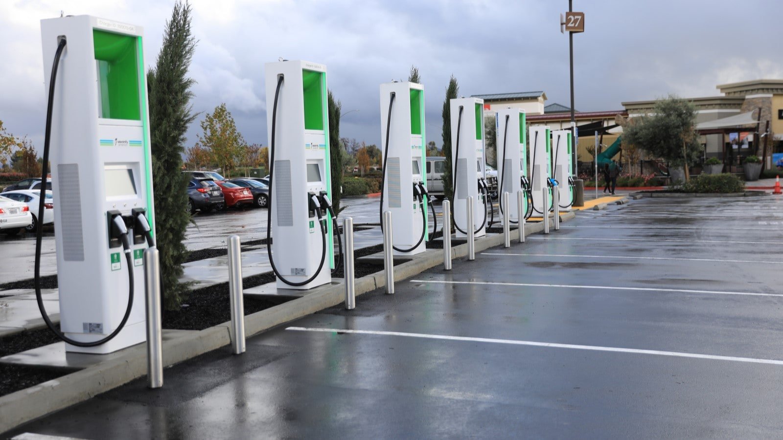 خارج الولايات المتحدة ، تتولى EVs خارج الولايات المتحدة ، تتولى EVs